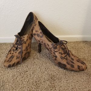 Naturalizer Tinker Animal Print Heels Sz 8 Lace Up Oxford style